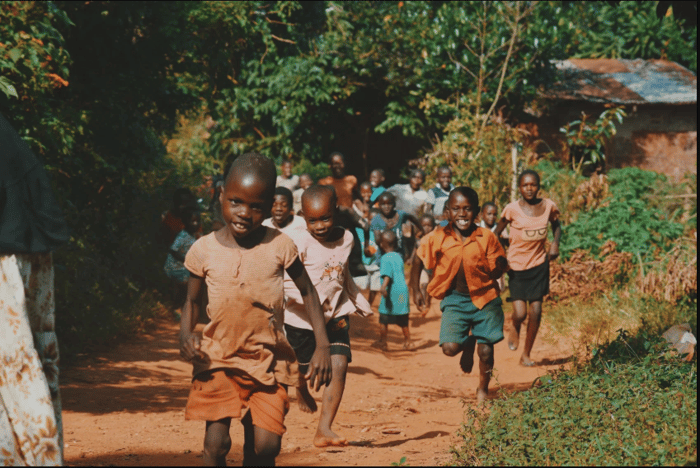 inside-africa-children-running